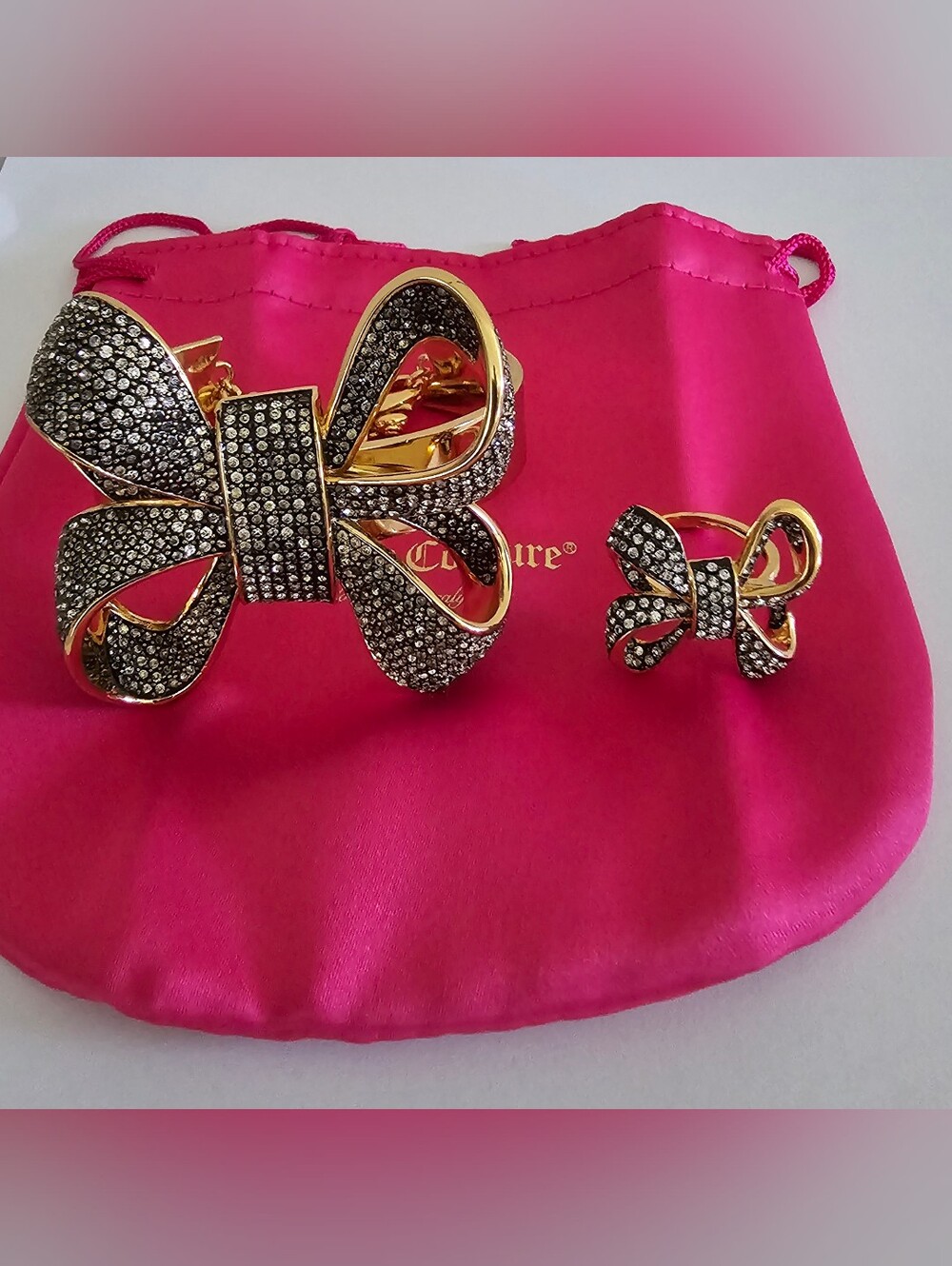 NWOT Juicy Couture Gold Oversized Crystal Bow Open Cuff Bangle Bracelet/Ring Set